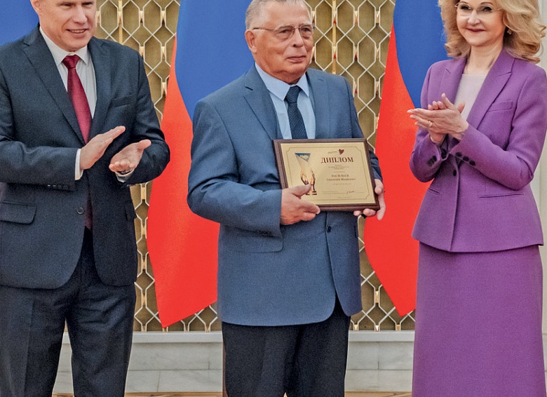 Вышел праздничный номер журнала «Здравоохранение России» к Дню медицинского работника